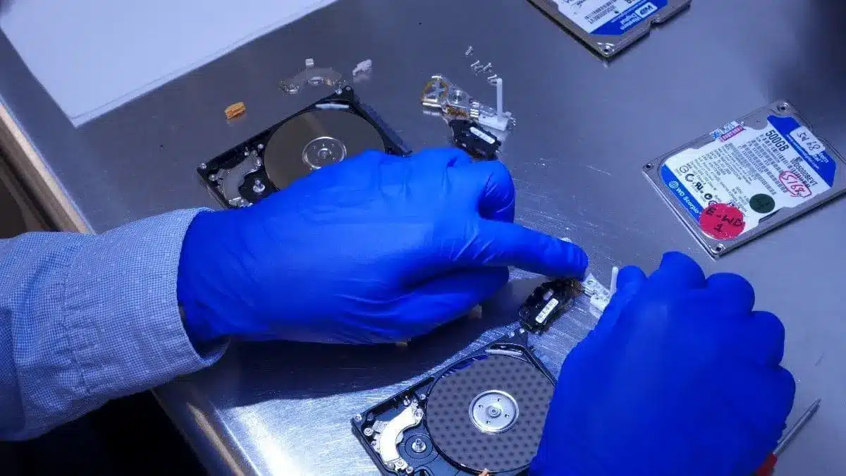 Technician performing head swap on WD hard drive in Payam’s Class-100 cleanroom