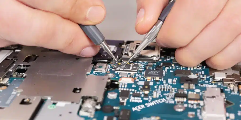 Removing eMMC chip from Acer Switch motherboard